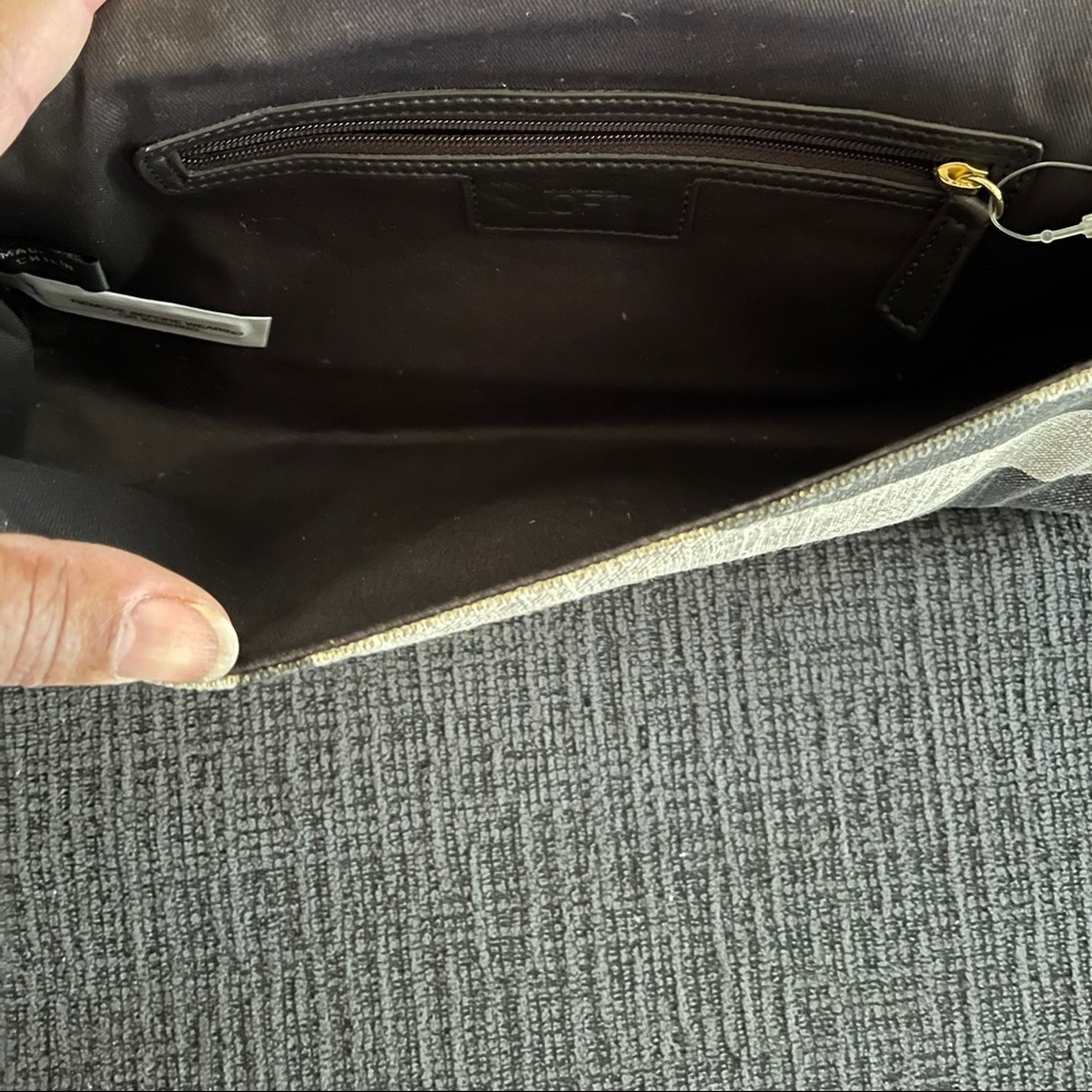 Loft hand bag with gold chain strap - Picture 5 of 5